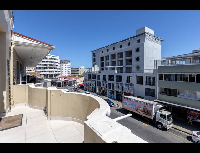 2 BEDROOM APARTMENT TO LET IN SEA POINT